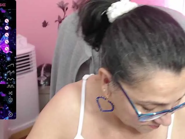 Live sex webcam photo for cataleya-mom #276328859