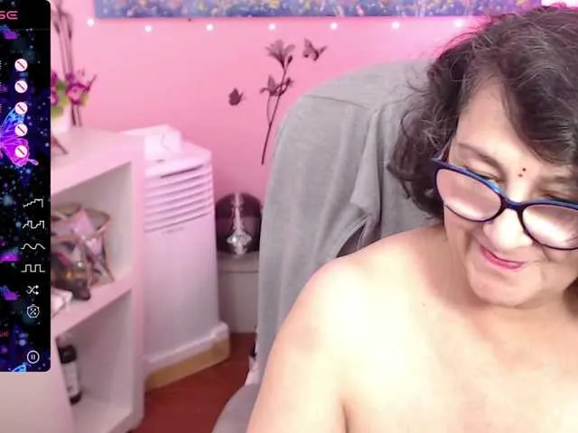 Live sex webcam photo for cataleya-mom #276356112