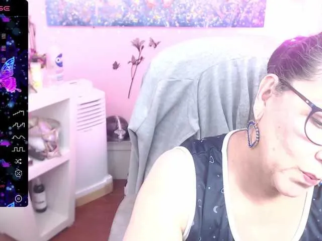 Live sex webcam photo for cataleya-mom #276483879