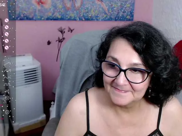 Live sex webcam photo for cataleya-mom #277116259