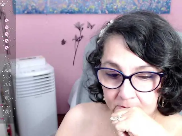 Live sex webcam photo for cataleya-mom #277128473