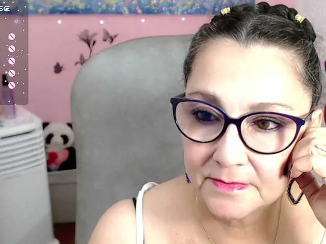 Live sex webcam photo for cataleya-mom #277688595