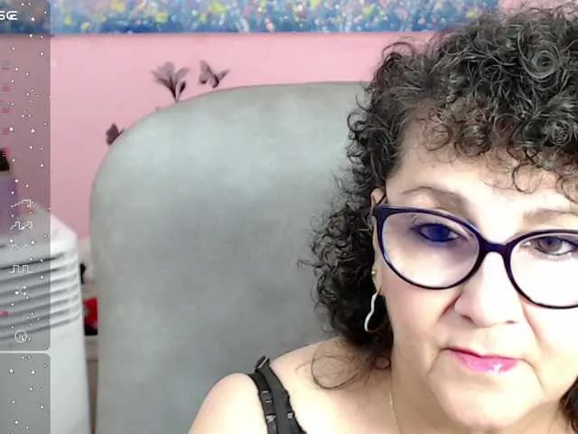 Live sex webcam photo for cataleya-mom #277728236