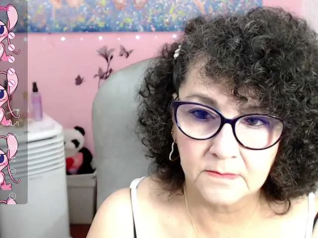 Live sex webcam photo for cataleya-mom #277740683