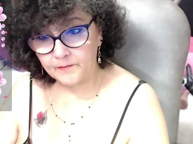 Live sex webcam photo for cataleya-mom #290797577