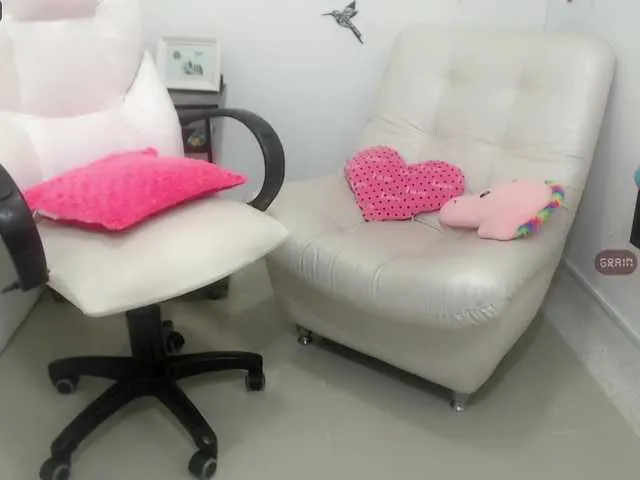 Live sex webcam photo for catalina-bbw #272904448