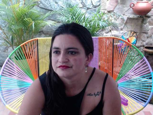 Live sex webcam photo for cattalina-1 #272634978