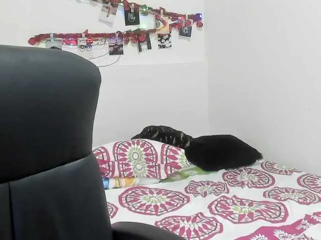 Live sex webcam photo for celeste-r #272439981