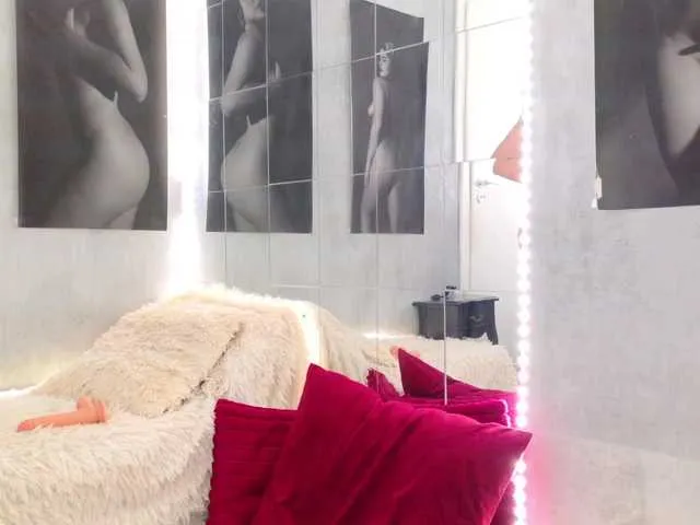 Live sex webcam photo for celia-chanel #291987080