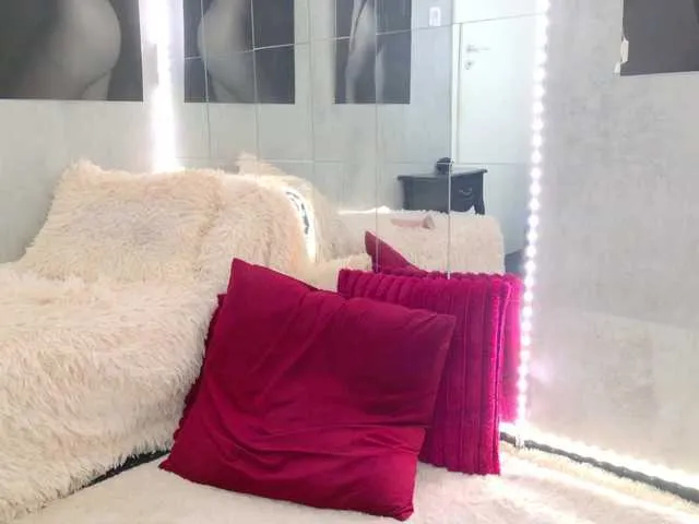 Live sex webcam photo for celia-chanel #292074543