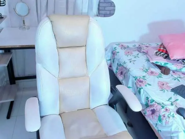 Live sex webcam photo for chanel-15 #276755321