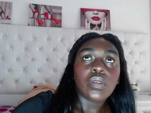 Live sex webcam photo for chantal-gray #277568858