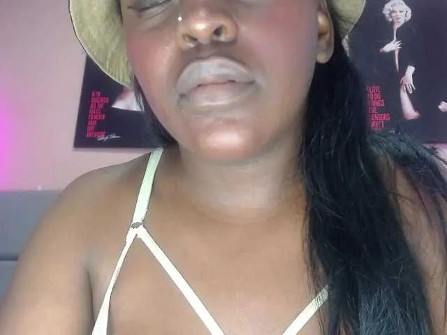 Live sex webcam photo for chantal-gray #277840181