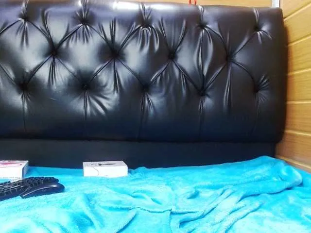 Live sex webcam photo for chantallthx #274332982