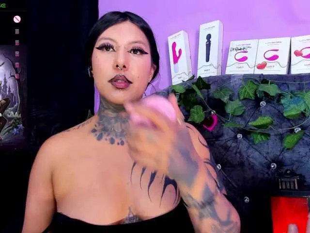 Live sex webcam photo for chantallthx #291229720