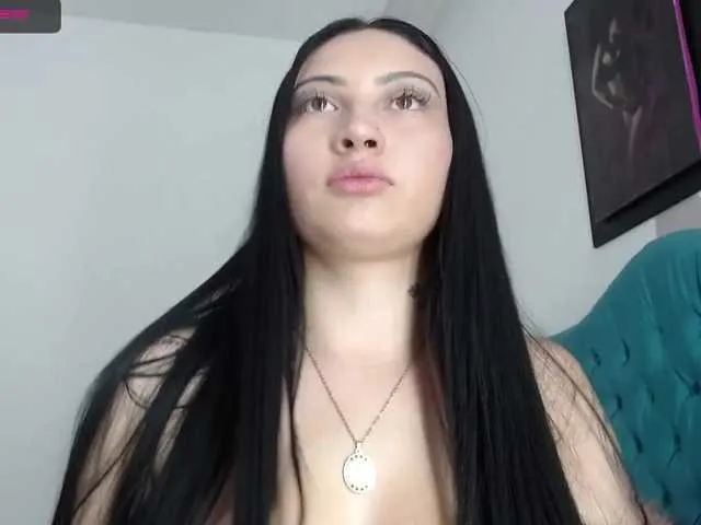 Live sex webcam photo for charllotte8 #271886348