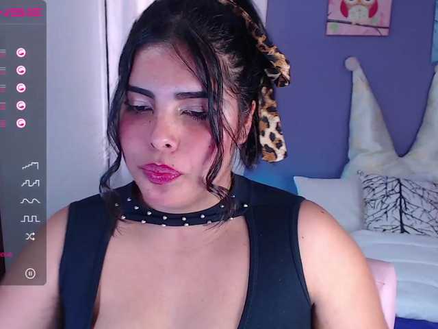 Live sex webcam photo for charllotteros #272058323