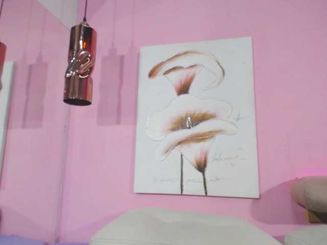 Live sex webcam photo for charlote-15 #272157046