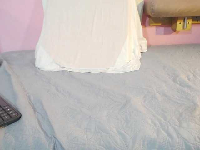 Live sex webcam photo for charlote-15 #272354362