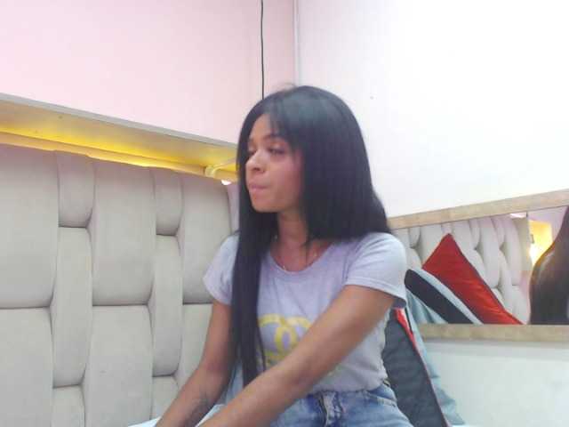 Live sex webcam photo for charlote-15 #272433938