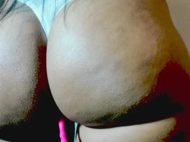 Live sex webcam photo for charlote-15 #272960432