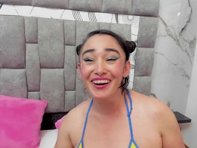 Live sex webcam photo for charlotte-111 #294167454