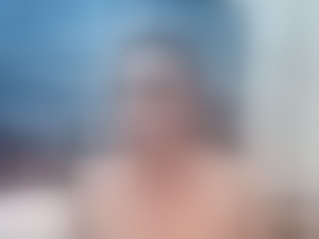 Live sex webcam photo for charlotte-111 #294279360
