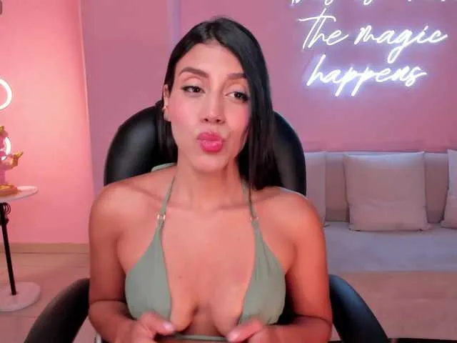 Live sex webcam photo for charlotte-Cox #277637868
