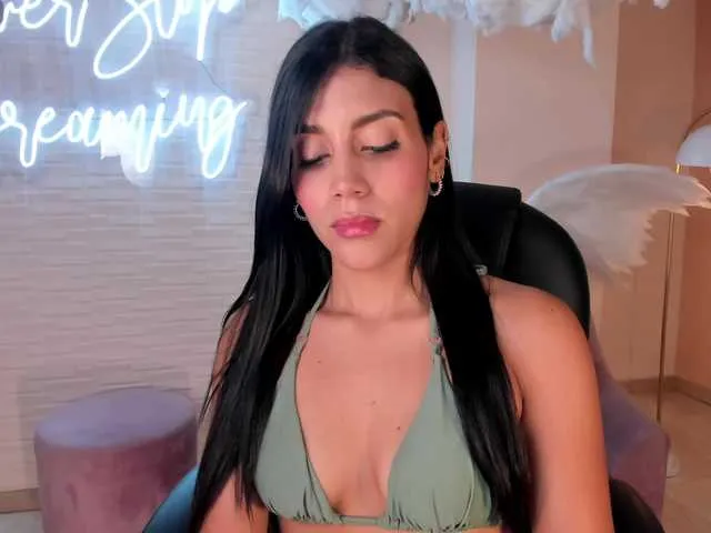 Live sex webcam photo for charlotte-Cox #277769982