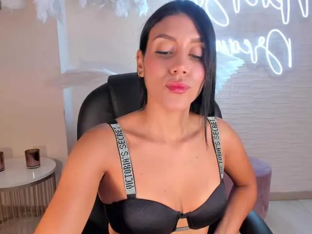 Live sex webcam photo for charlotte-Cox #277856119