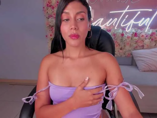 Live sex webcam photo for charlotte-Cox #278049307