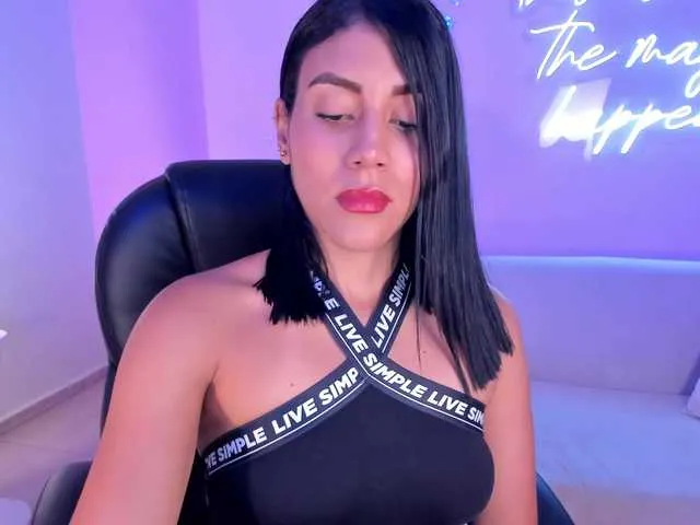 Live sex webcam photo for charlotte-Cox #278258591