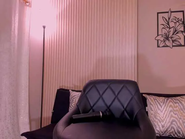 Live sex webcam photo for charlotte-Cox #291287503