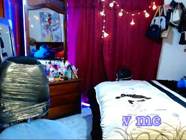 Live sex webcam photo for charlotte-swi #272089968