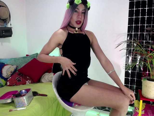 Live sex webcam photo for charlotte16 #276422557