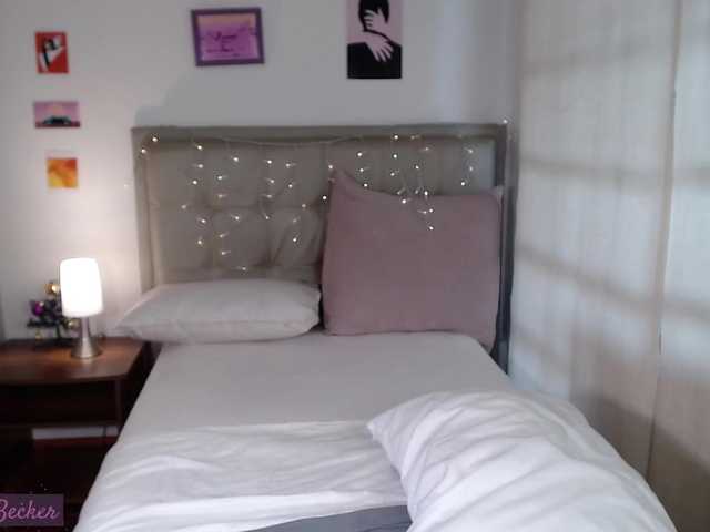 Live sex webcam photo for charlottebec #271831318