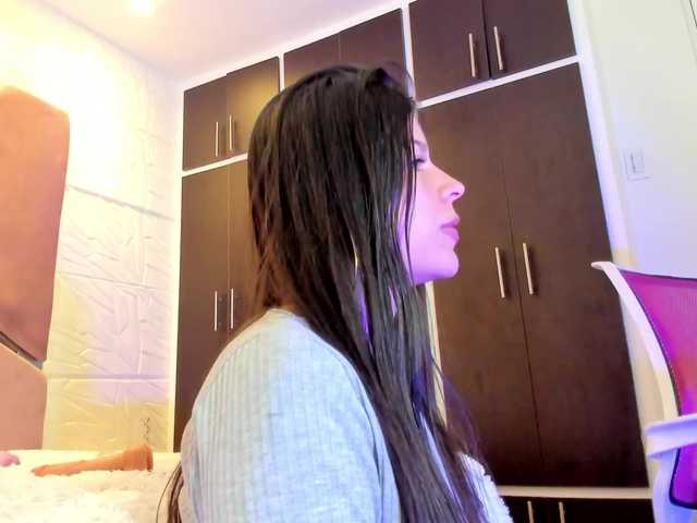 Live sex webcam photo for charlotteice #277959319