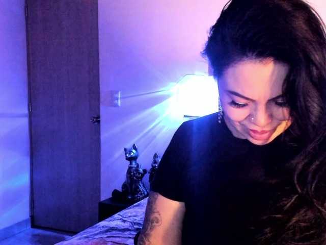 Live sex webcam photo for charlottemeyerr #277565314