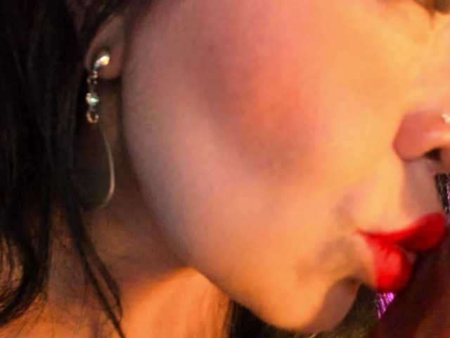 Live sex webcam photo for charlottemeyerr #277759145