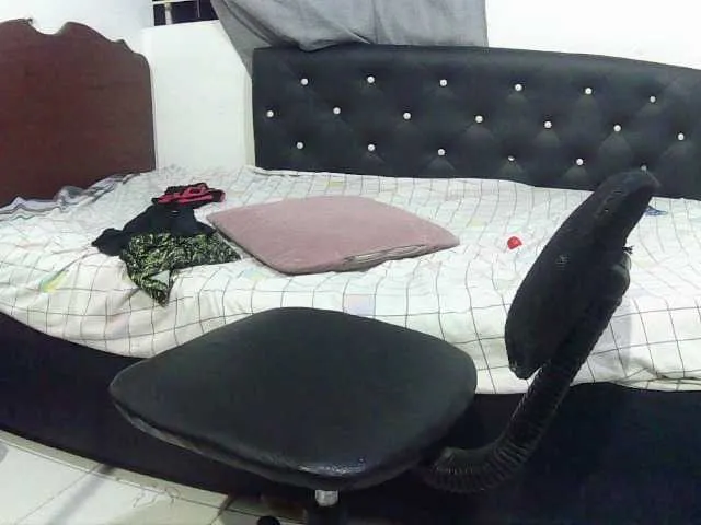 Live sex webcam photo for charrysexy #276002780