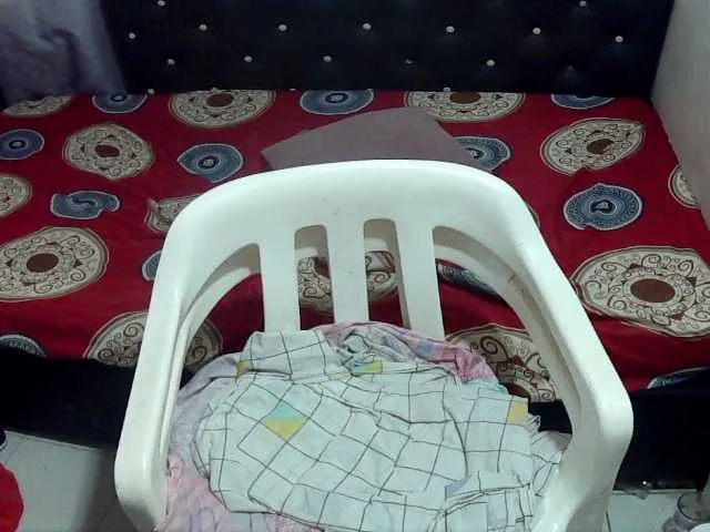 Live sex webcam photo for charrysexy #276682880