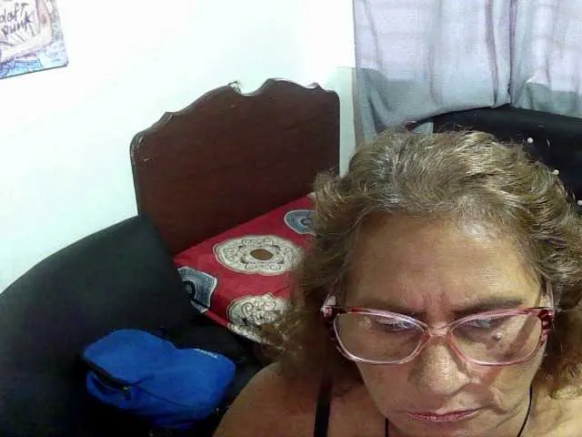 Live sex webcam photo for charrysexy #277373097