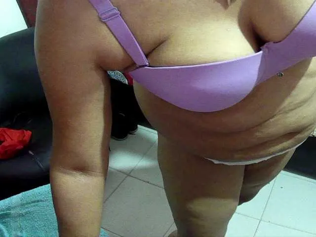 Live sex webcam photo for charrysexy #277875608