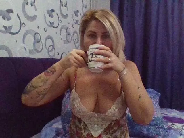 Live sex webcam photo for chaudeevely #272065513