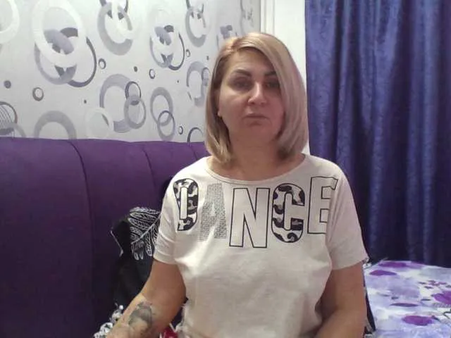 Live sex webcam photo for chaudeevely #272253415
