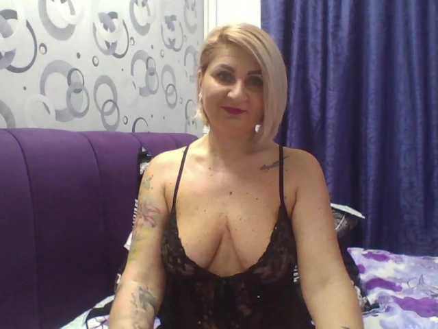 Live sex webcam photo for chaudeevely #272460101