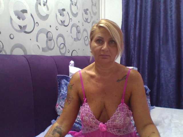 Live sex webcam photo for chaudeevely #274540814