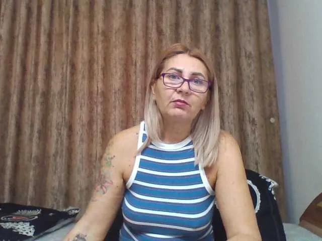 Live sex webcam photo for chaudeevely #290189226