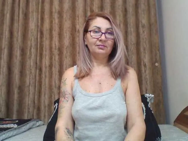 Live sex webcam photo for chaudeevely #290351818