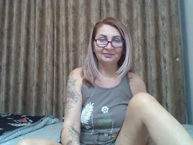 Live sex webcam photo for chaudeevely #290355131